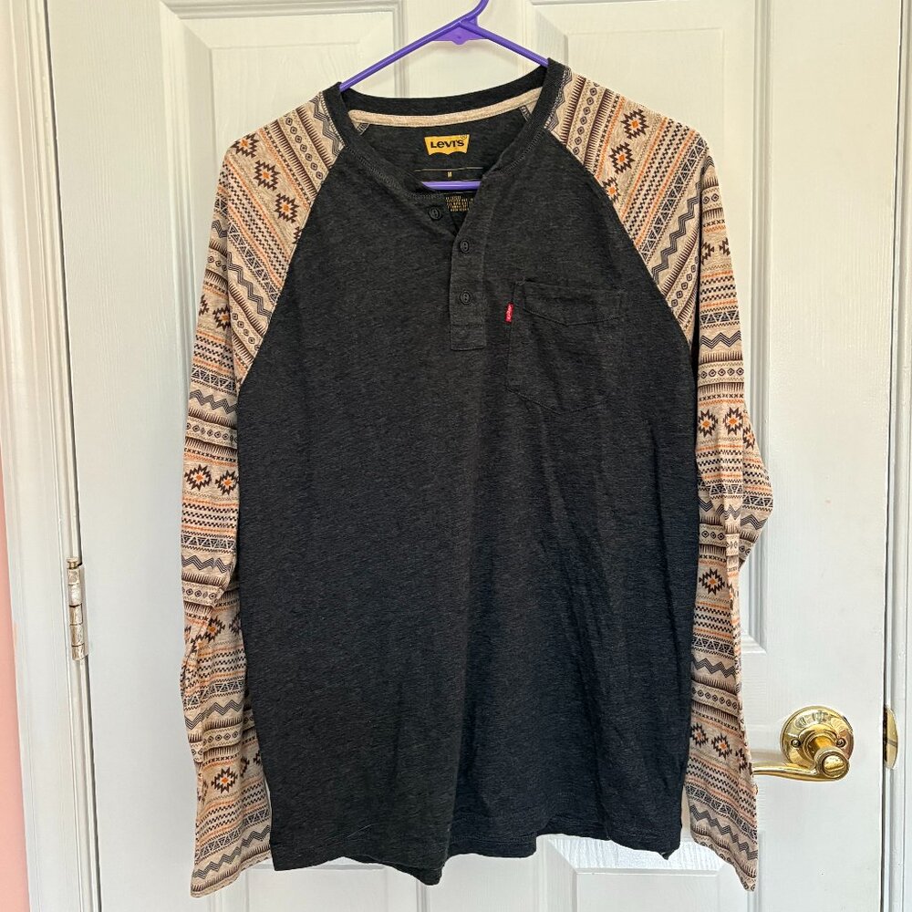🤠 Levi’s Raglan Henley Long-Sleeve Shirt | Size M